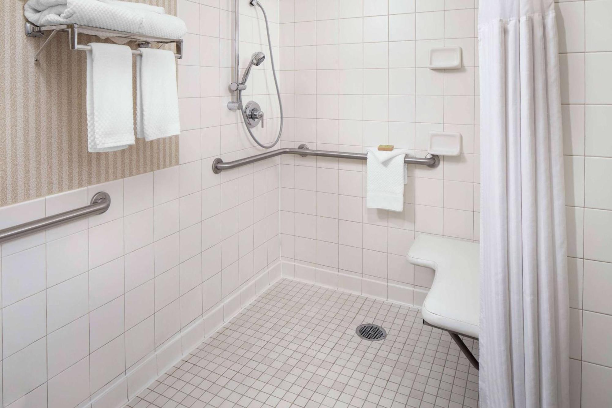 Double Room Two Double Beds Tub w or Grab Bars Mobility or Hearing Accessible Non-Smoking,1643759386:JPEG